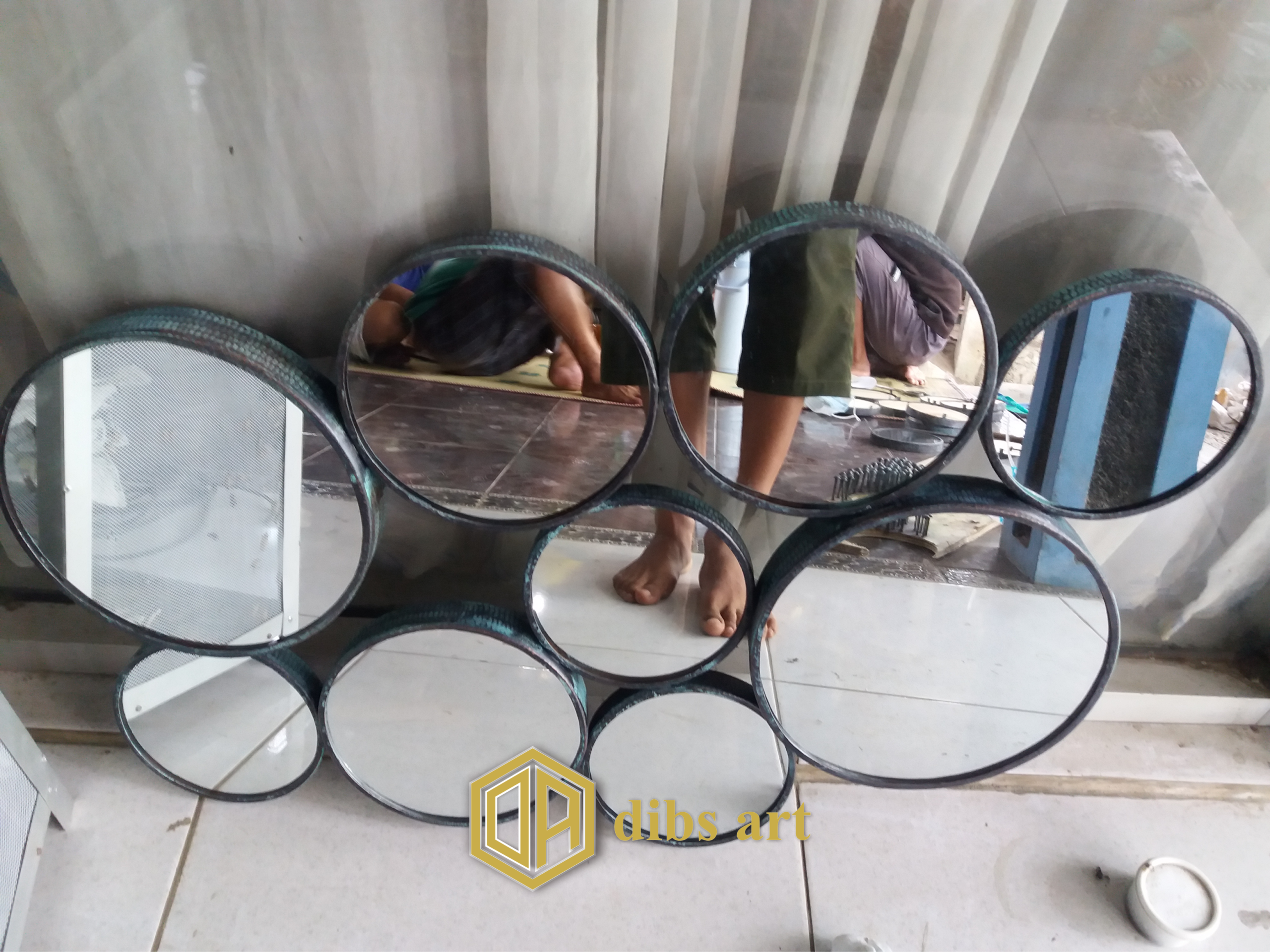 cermin tembaga bulat unik handmade Dibs Art