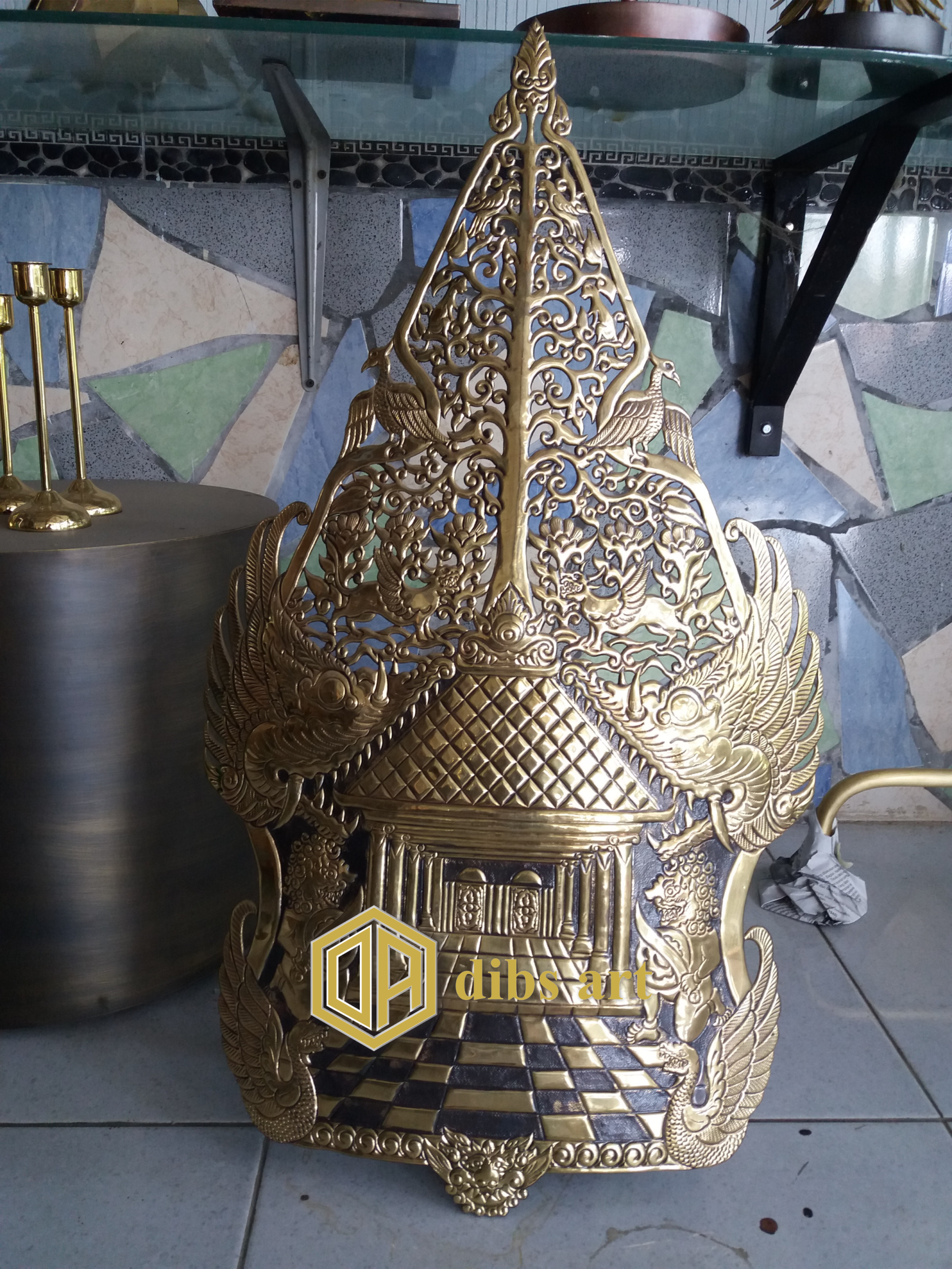Gunungan Wayang Kuningan Gunungan wayang kuningan Dibs Art dengan ukiran detail klasik
