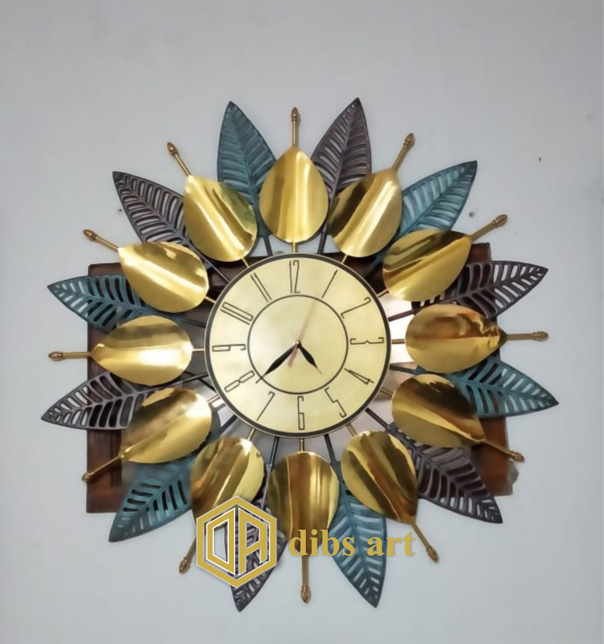 jam dinding hias kuningan Dibs Art desain klasik elegan