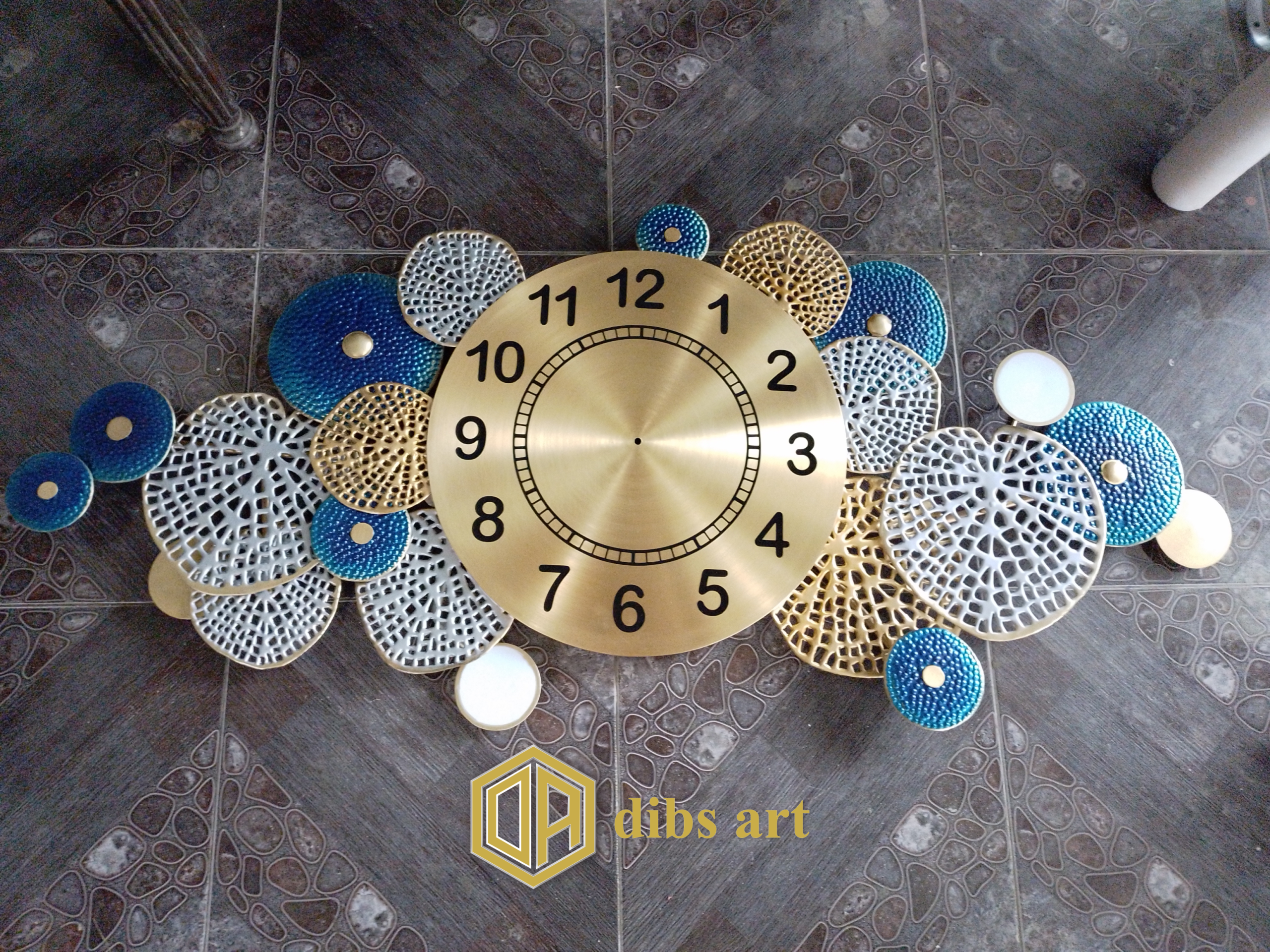 Jam Dinding Kuningan Hias Elegan Handmade – Dibs Art jam dinding kuningan hias