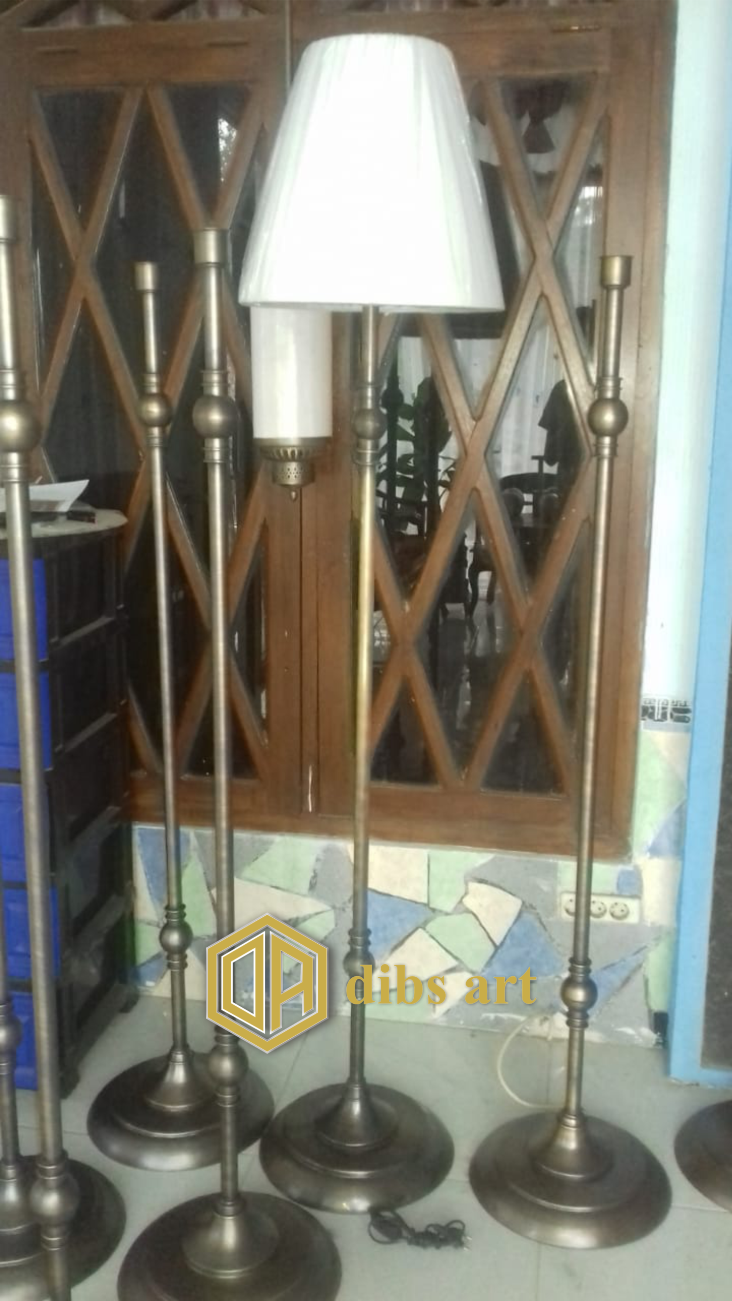 lampu berdiri kuningan antik Dibs Art desain klasik elegan