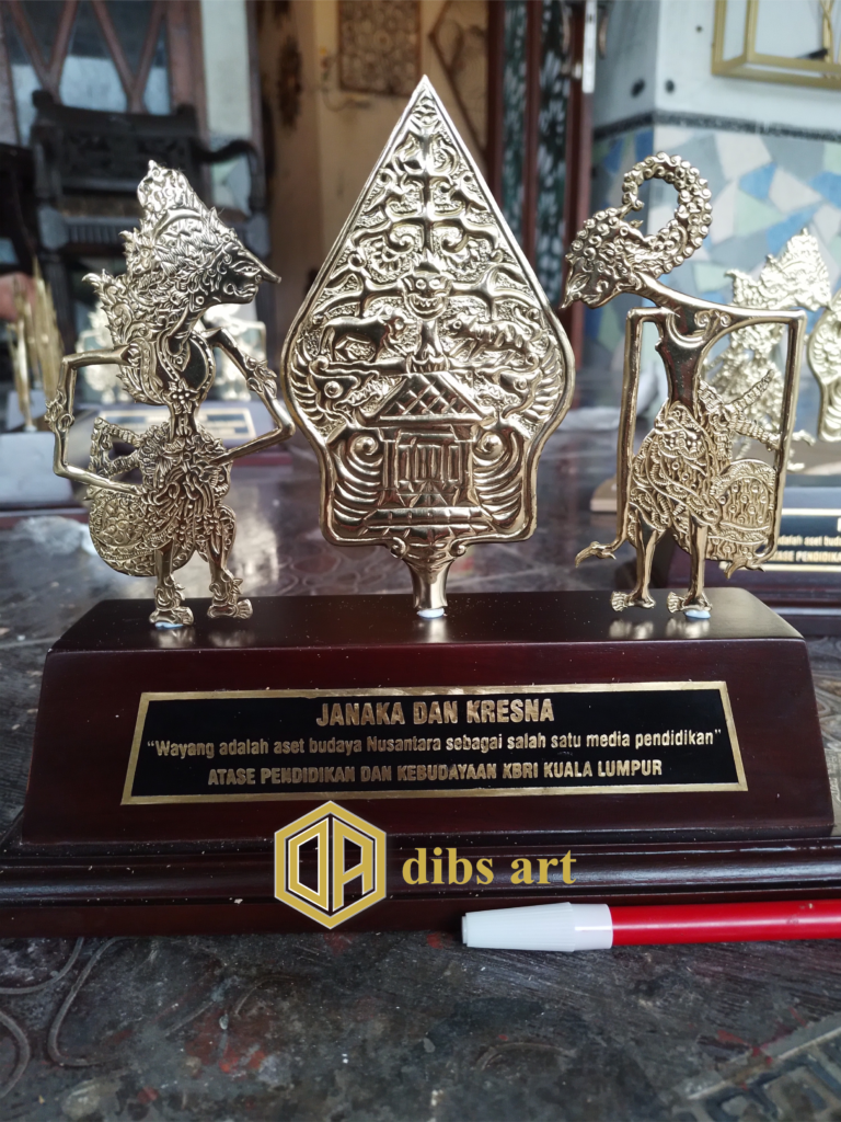 Souvenir Kuningan Janaka & Krisna Eksklusif – Dibs Art souvenir kuningan janaka & krisna