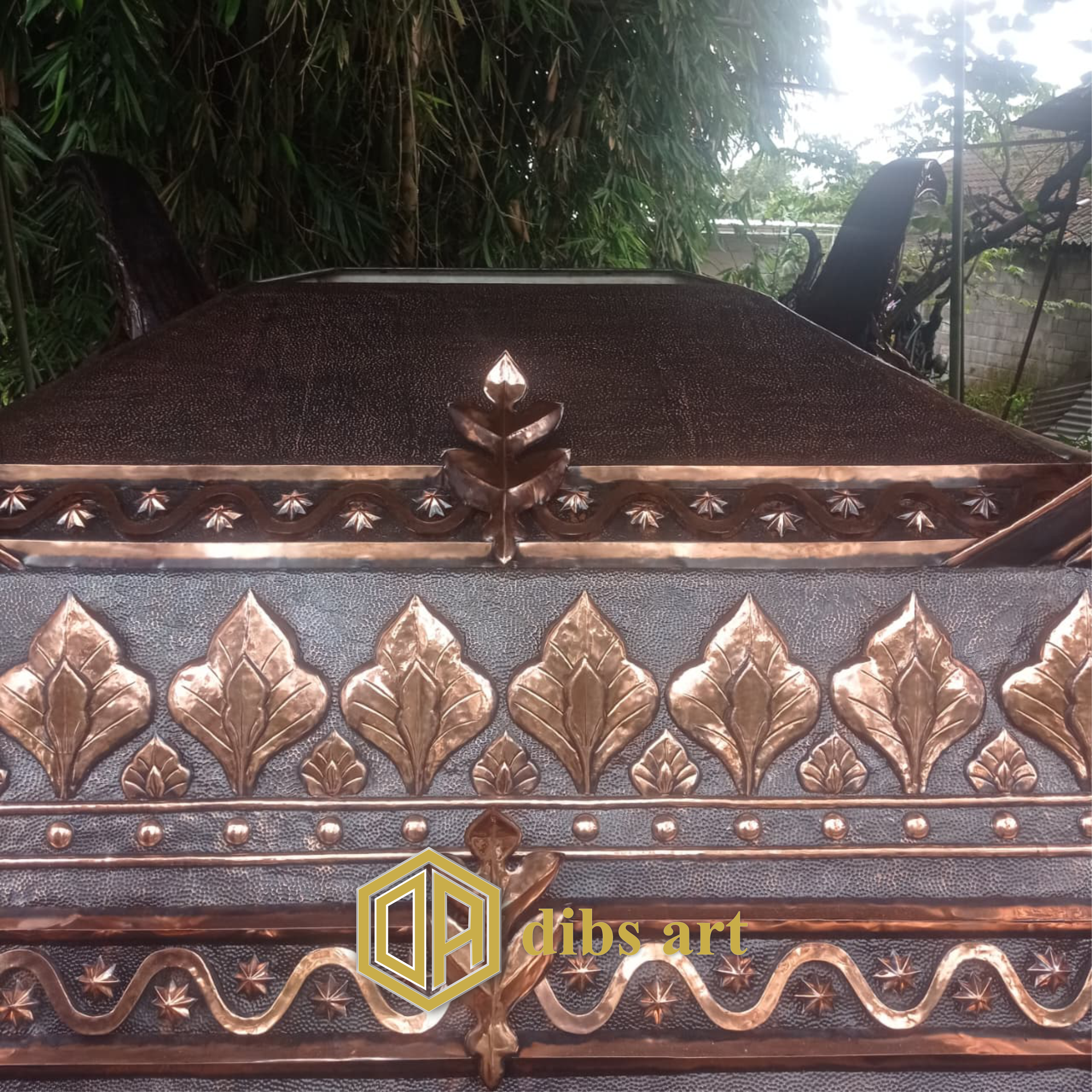 makara tembaga klasik ornamen