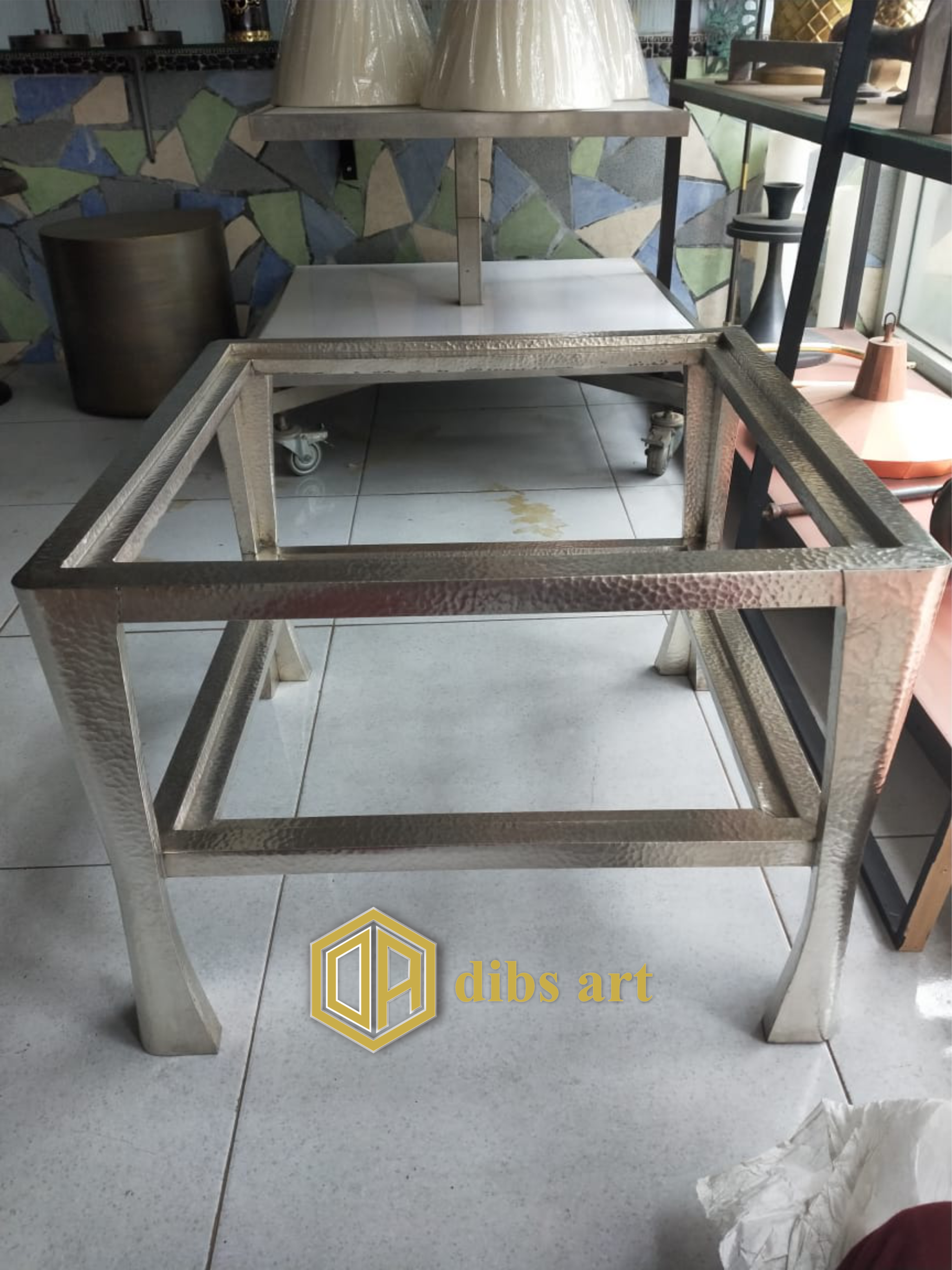 Meja Kuningan Vintage Elegan untuk Dekorasi Interior | Dibs Art meja kuningan vintage