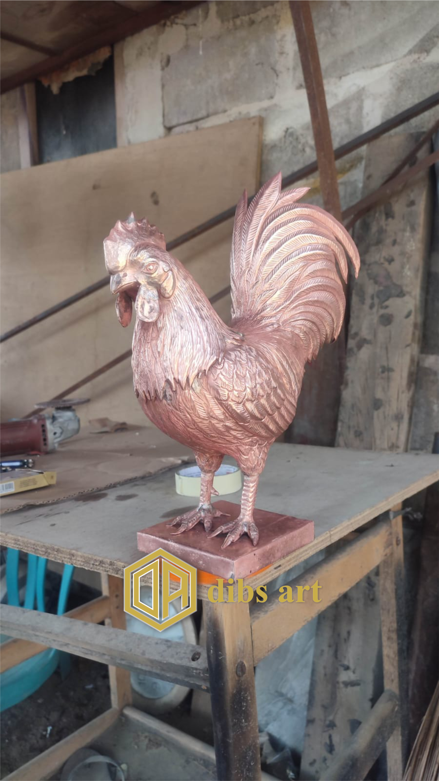 patung tembaga ayam jago