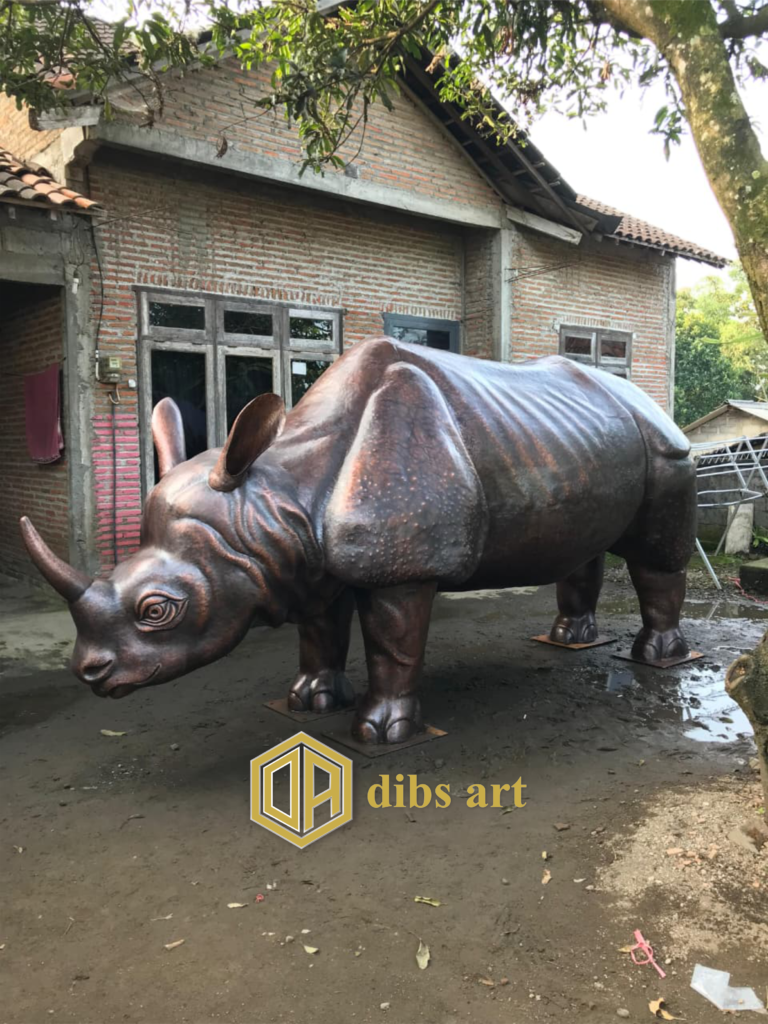 patung tembaga badak