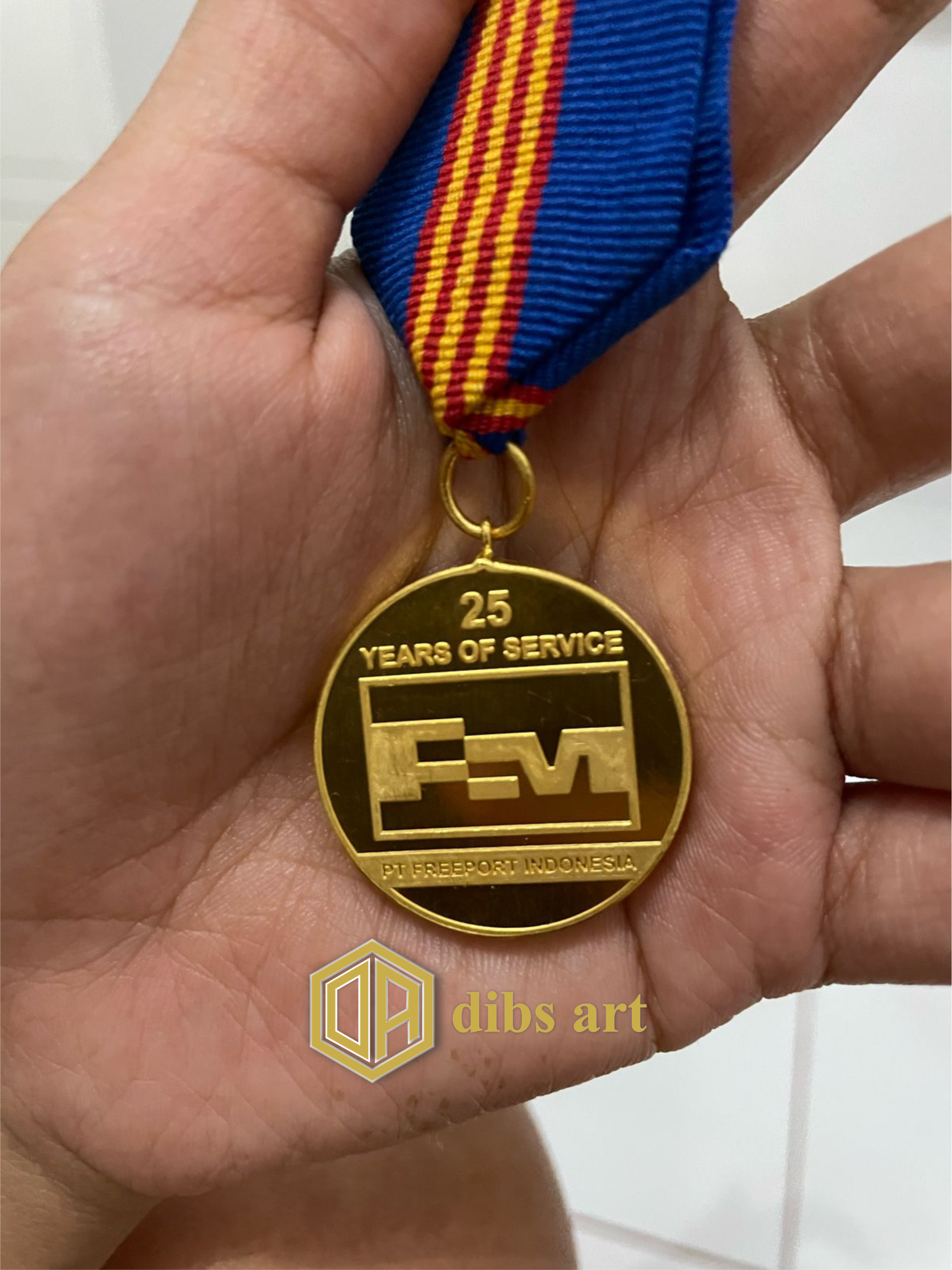 souvenir kuningan medali penghargaan